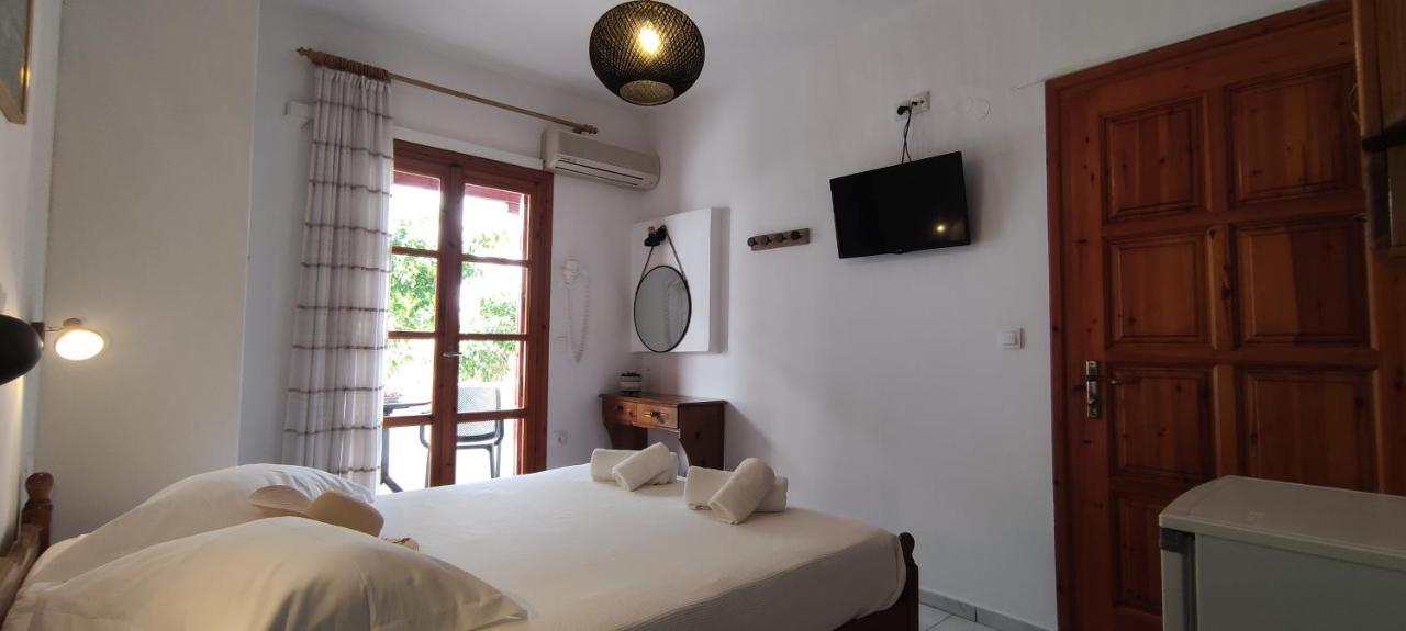 Kapetanos Rooms Naxos City Extérieur photo