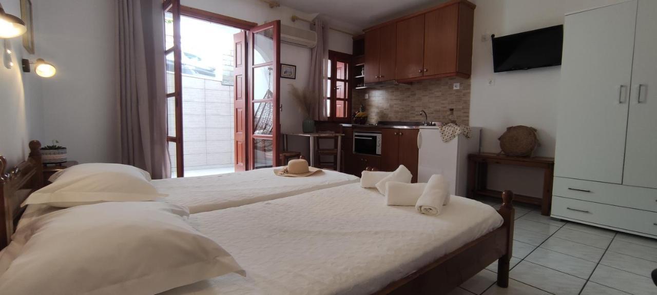 Kapetanos Rooms Naxos City Extérieur photo