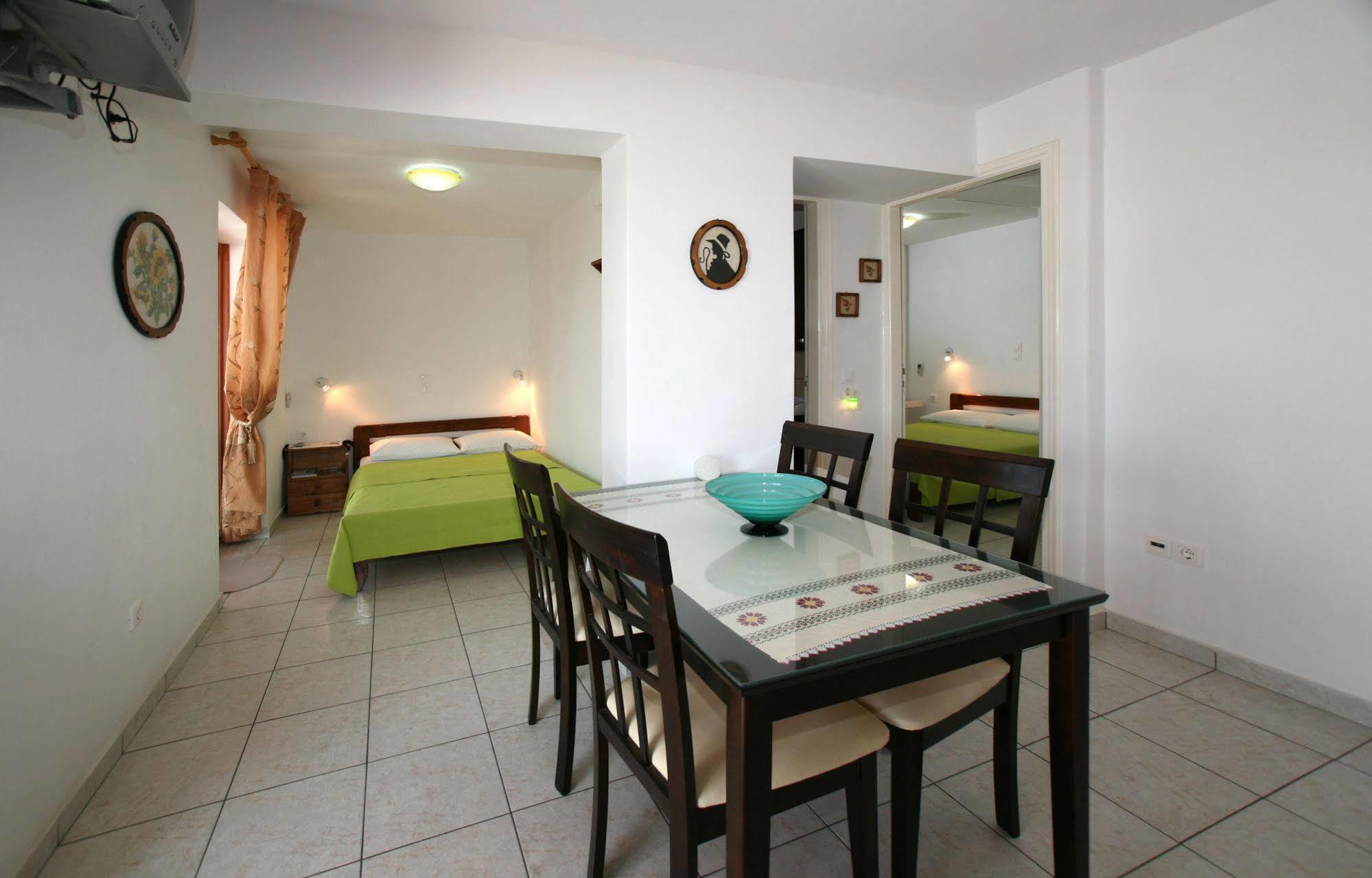 Kapetanos Rooms Naxos City Extérieur photo