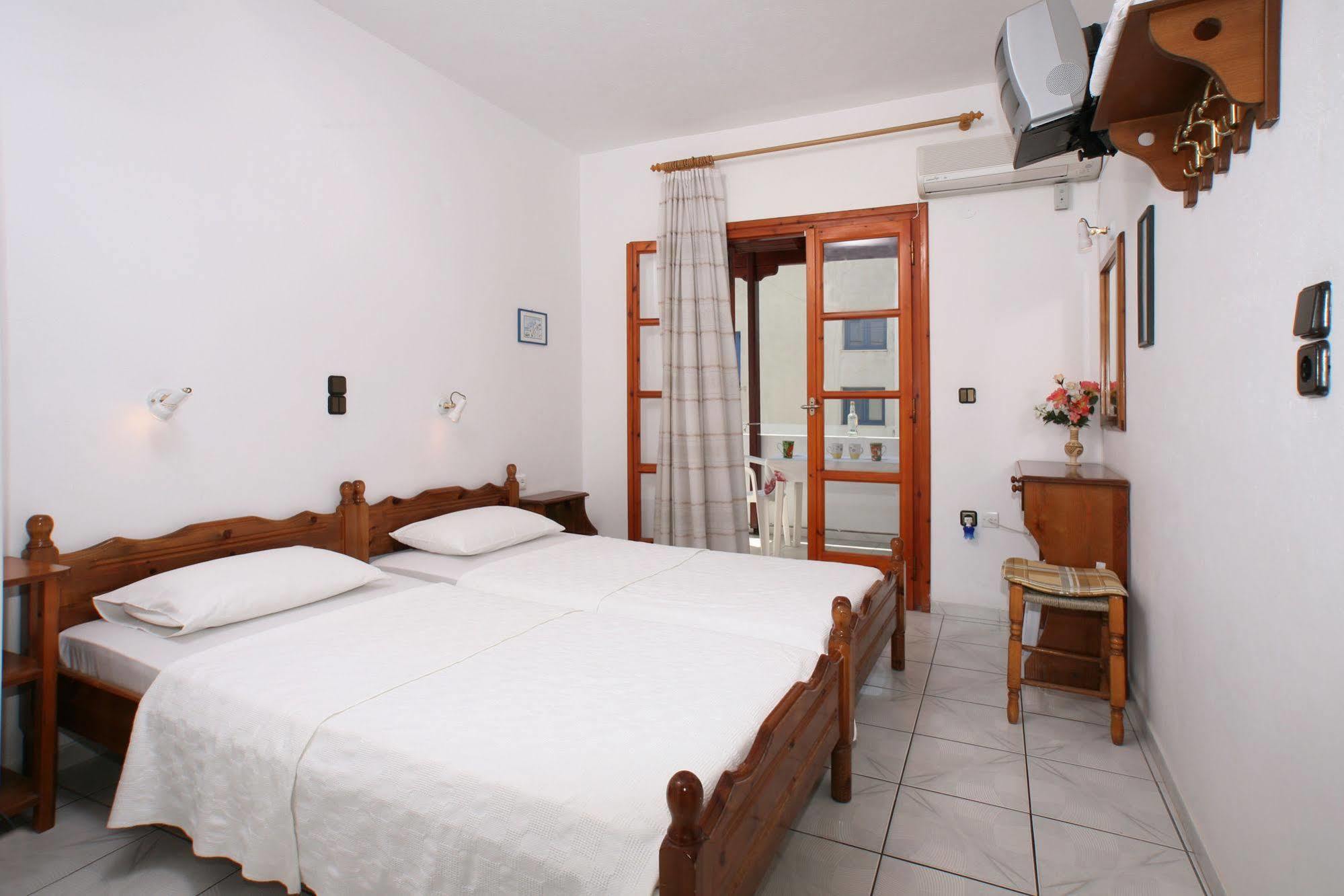 Kapetanos Rooms Naxos City Extérieur photo