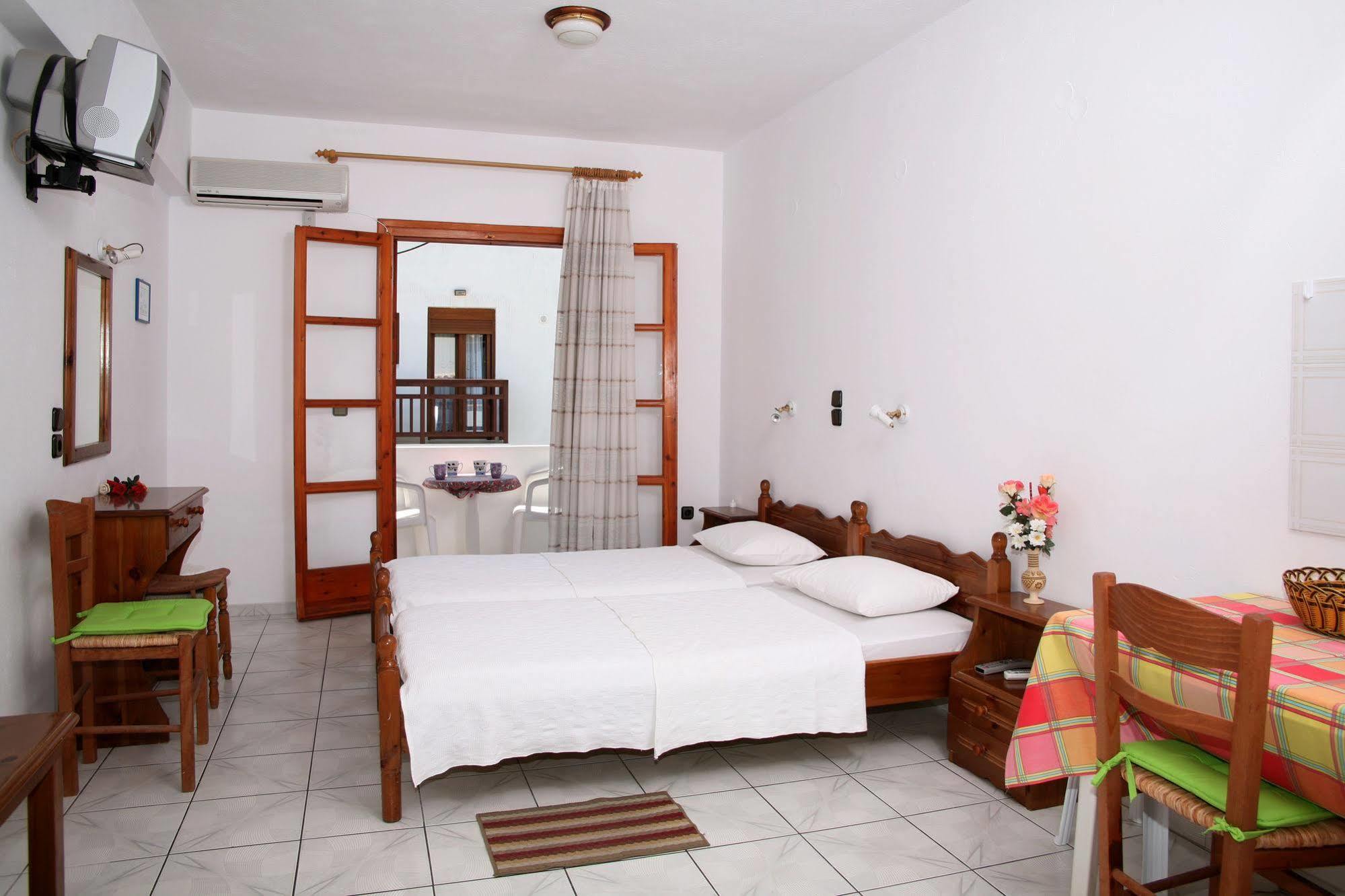 Kapetanos Rooms Naxos City Extérieur photo