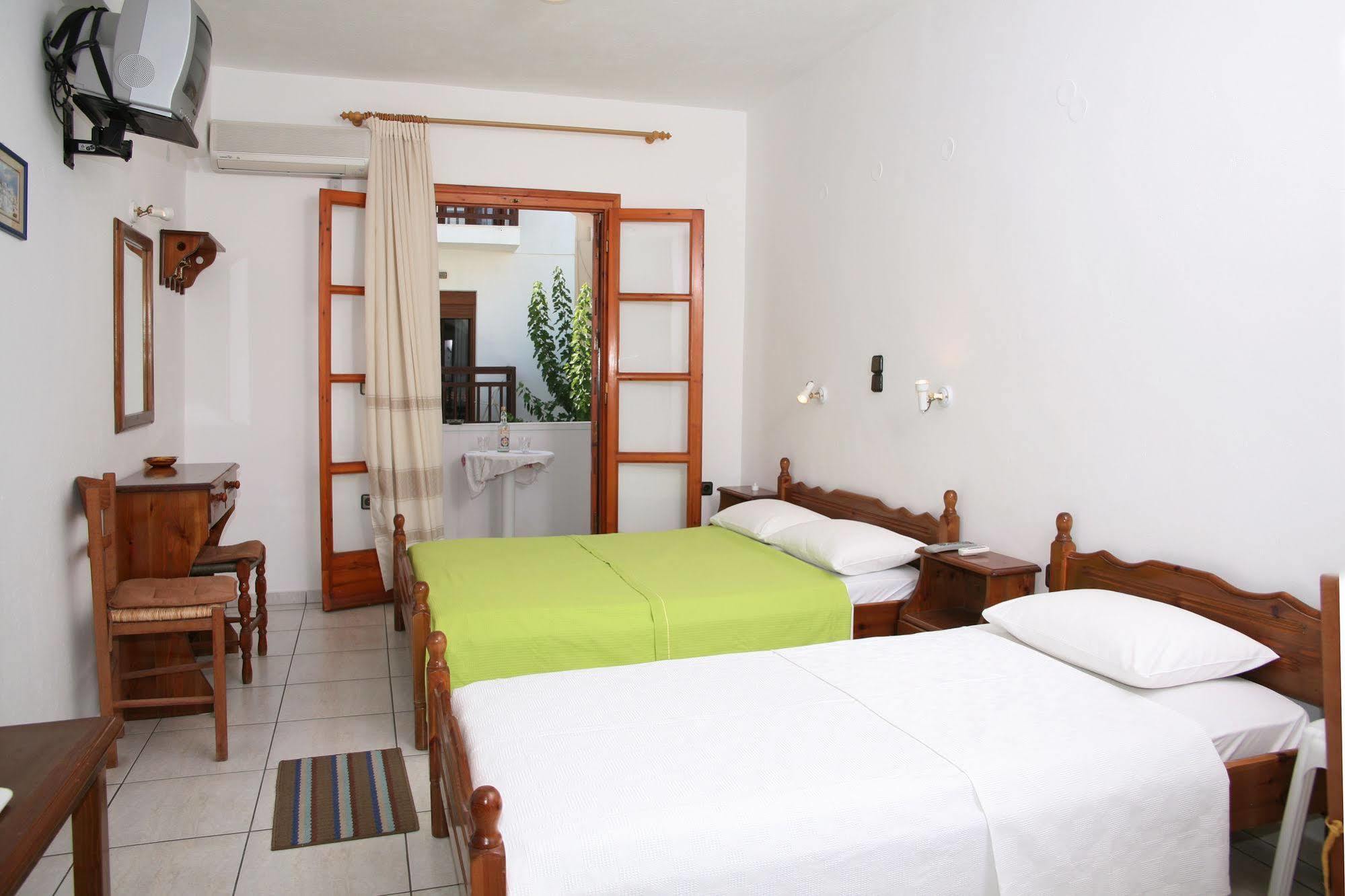 Kapetanos Rooms Naxos City Extérieur photo