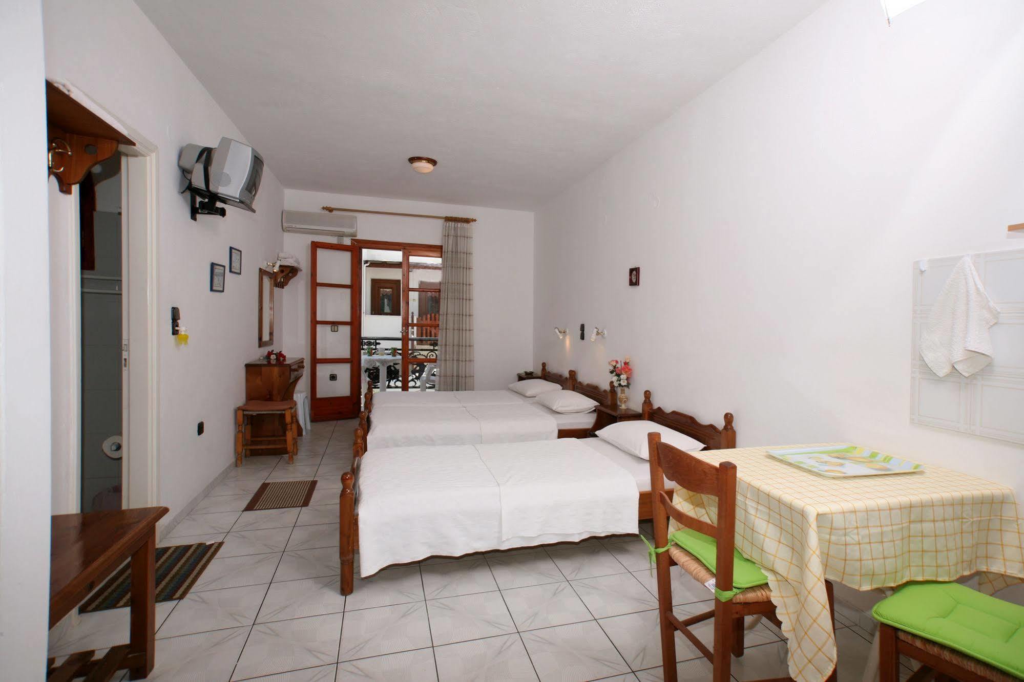 Kapetanos Rooms Naxos City Extérieur photo